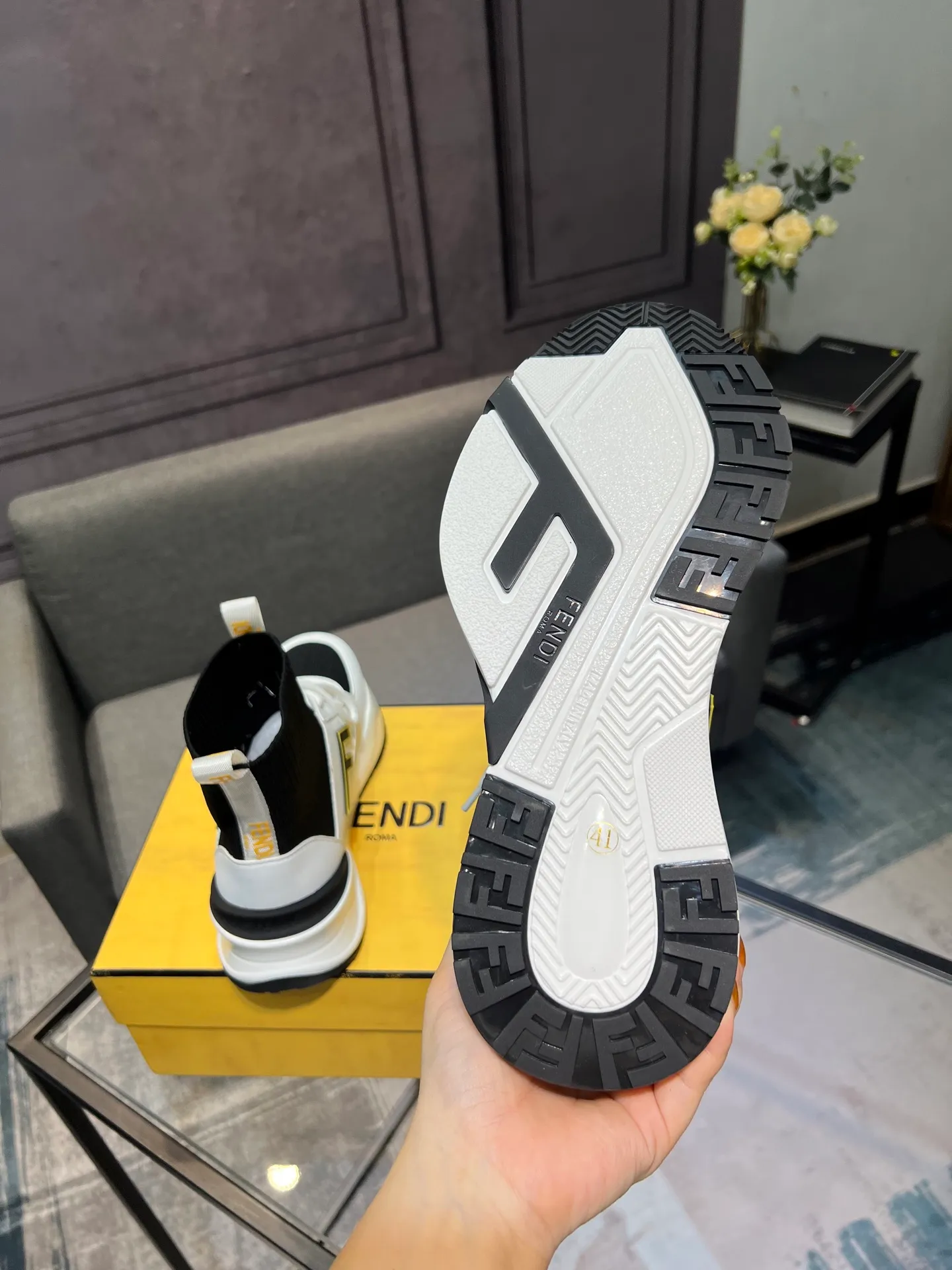 Men's shoes 💰580 FENDI men's fashion casual shoes 👟Hot sale🔥Official website 1:1 replica ⬆️Original quality - Original leather - Original breathable mesh lining Original outsole 1:1 replica, code number 38-44 (45-46 customized)